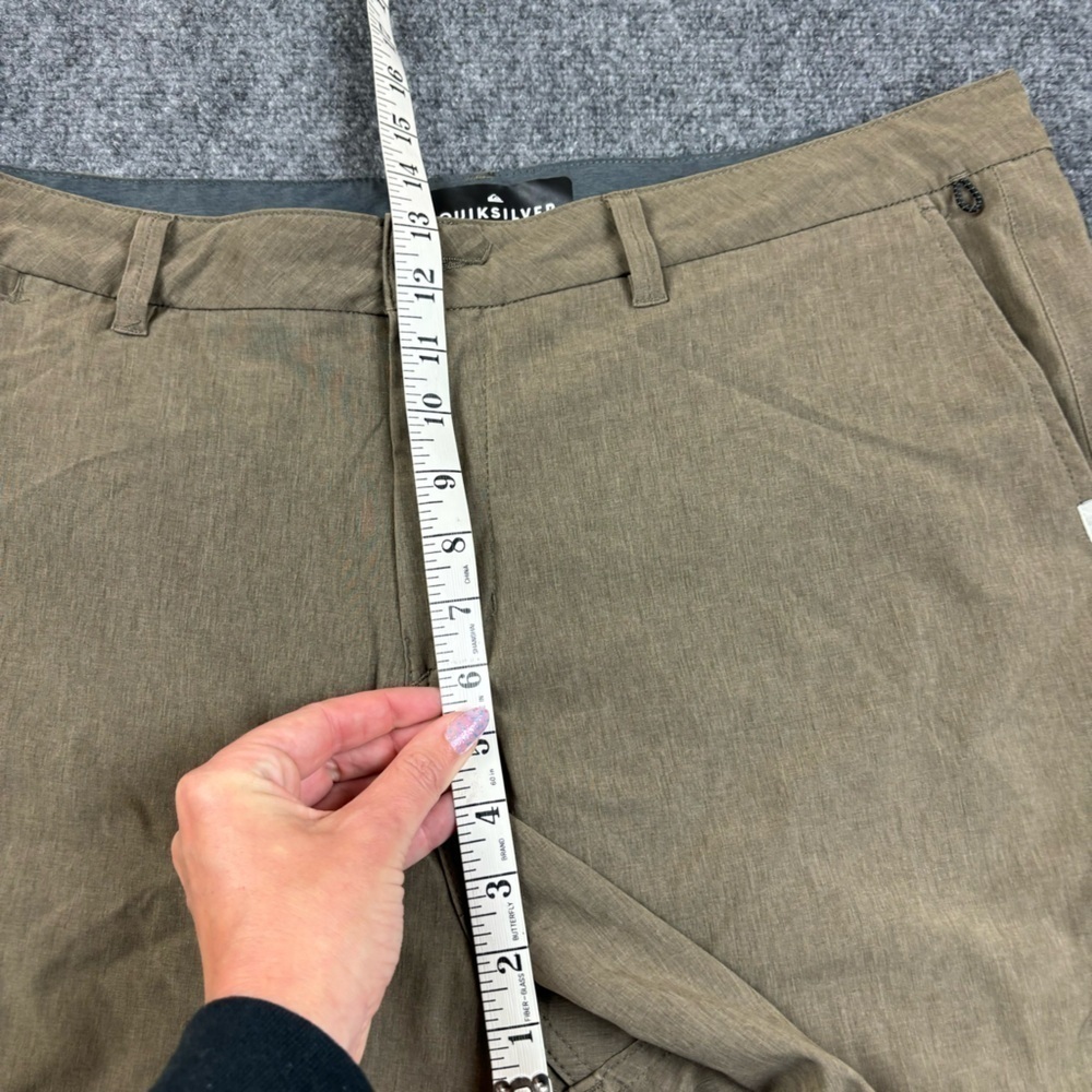 QUICKSILVER Men’s Tan Colored Amphibian Shorts Hybrod flat front size: 38 - Picture 8 of 9